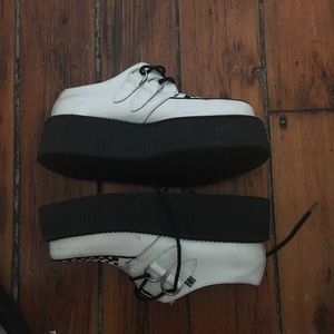 White TUK creepers